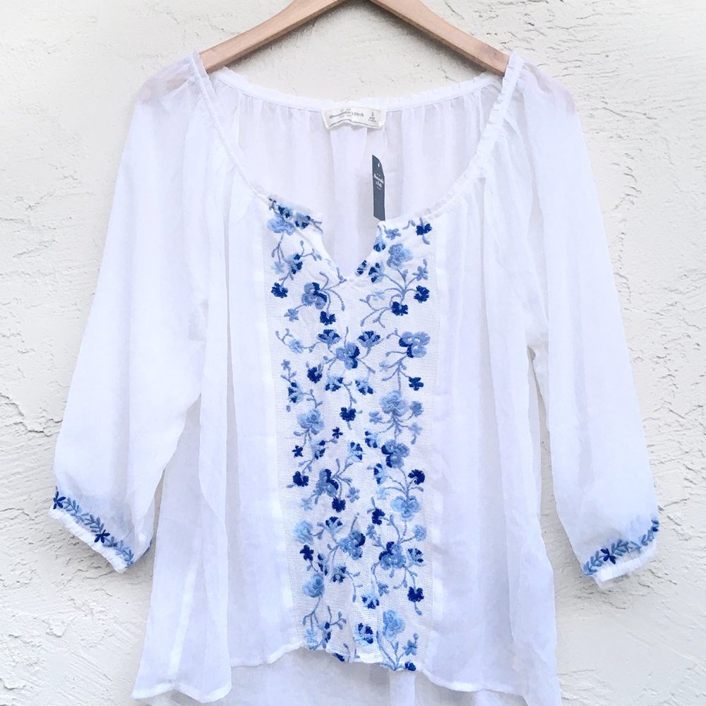 A&F Classy Embroidered Chiffon Top w/ 3/4 Sleeves (S)
